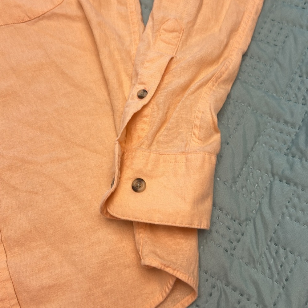 Peach Button Up Top 💥 - Picture 3 of 8